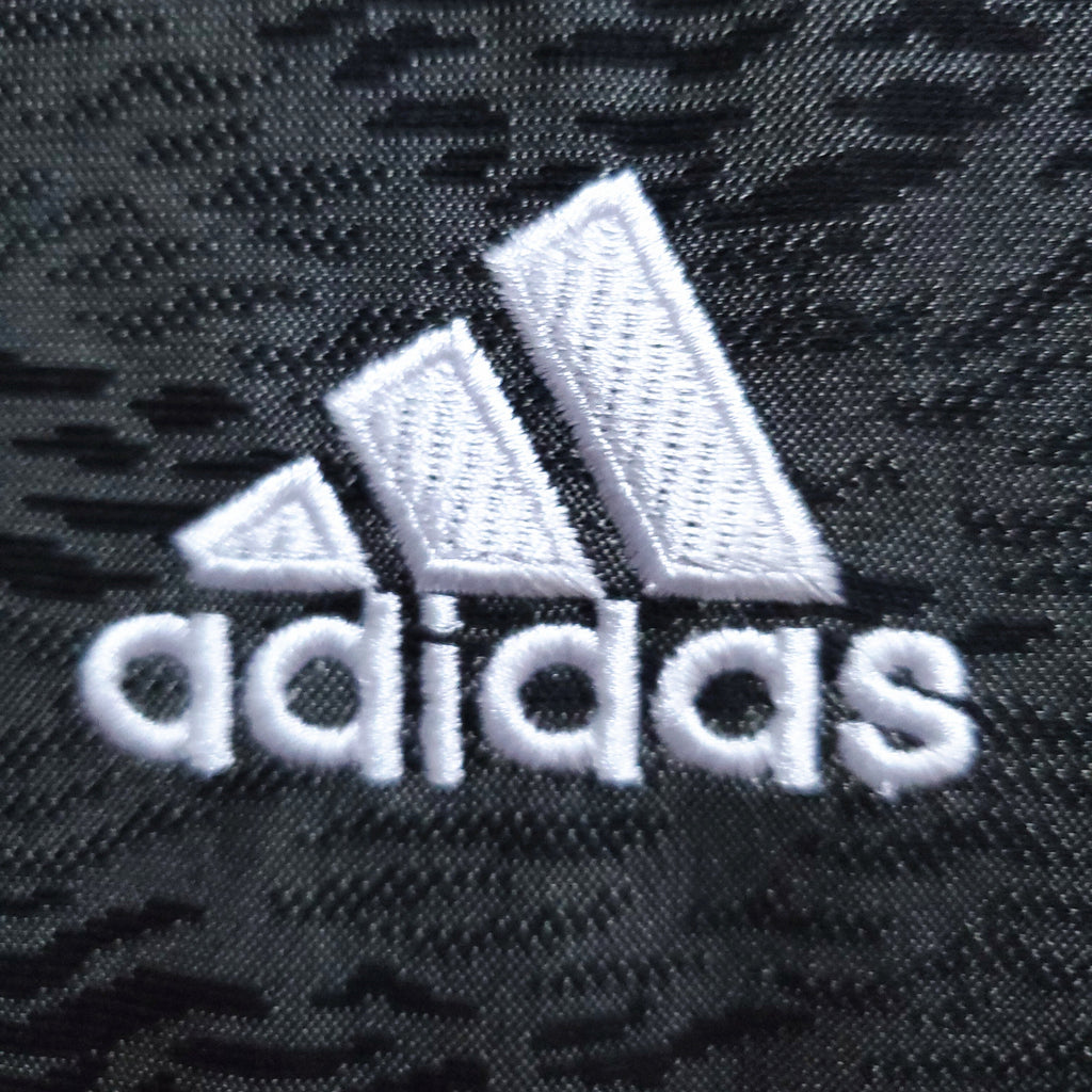 Manchester United retro away shirt 2020-21