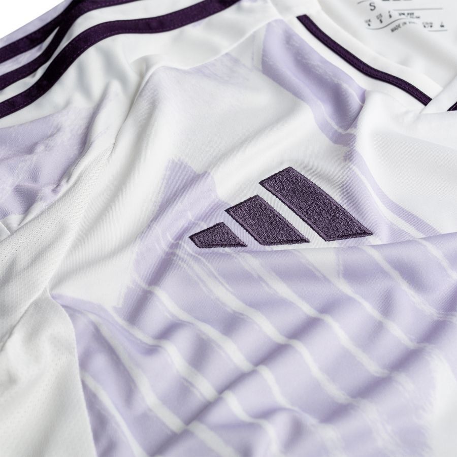 Manchester United away shirt 2025-26