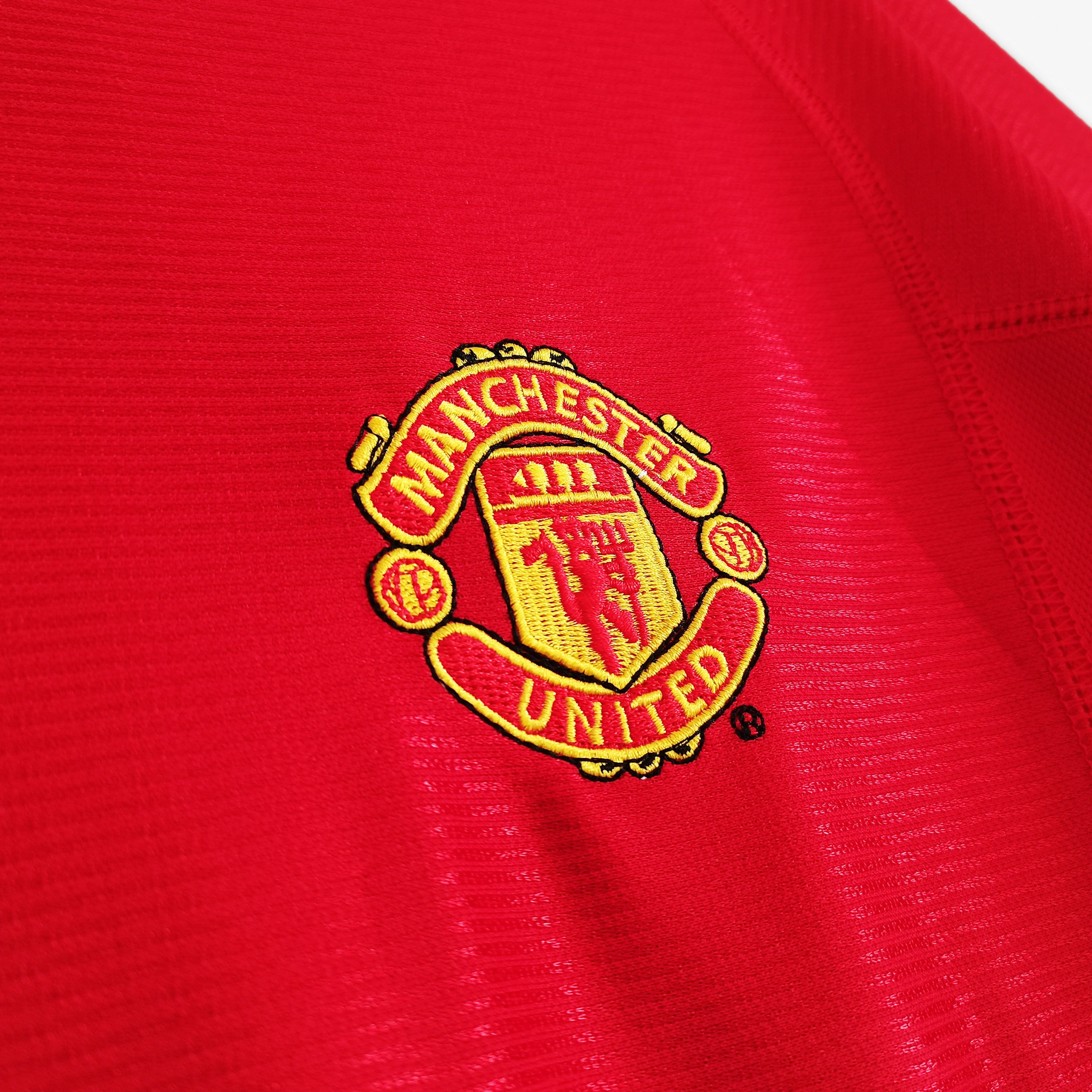 Manchester United retro home shirt 2000-02