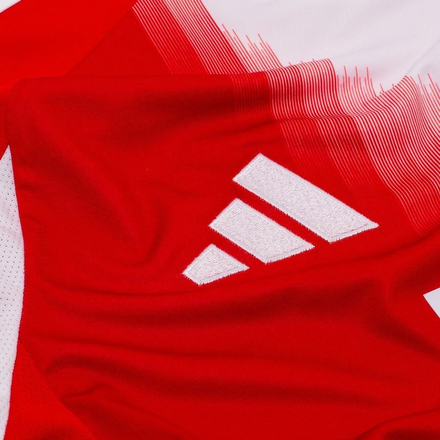 Bayern München Home shirt 2025-26