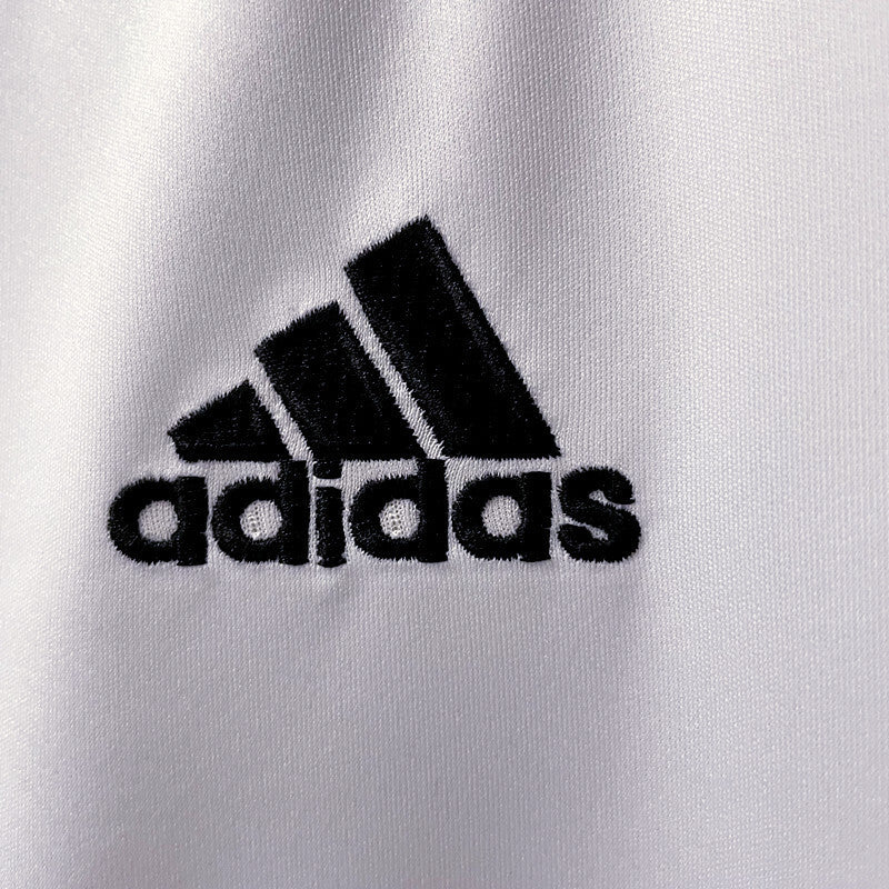 Manchester United away shirt 2022-23