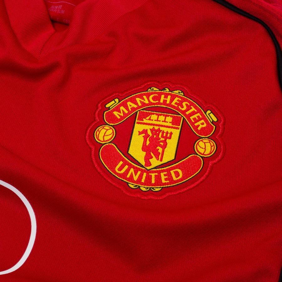 Manchester United home shirt 2025-26