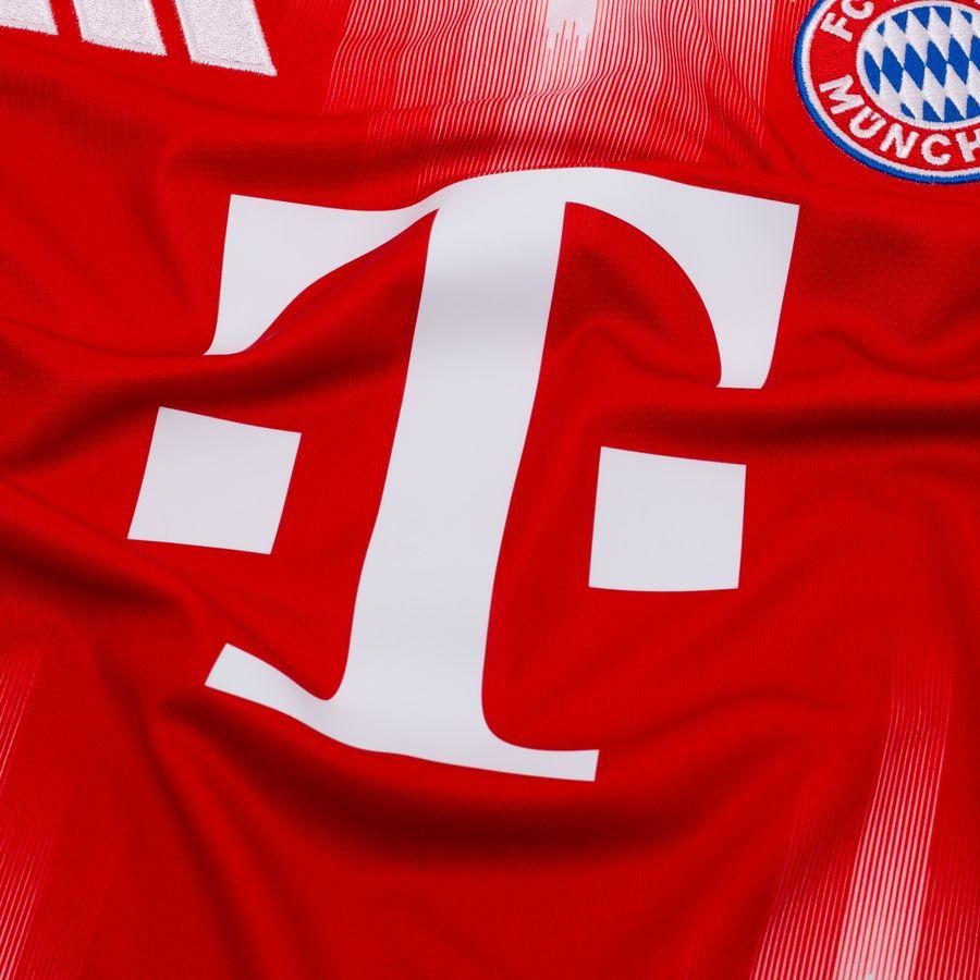 Bayern München Home shirt 2025-26