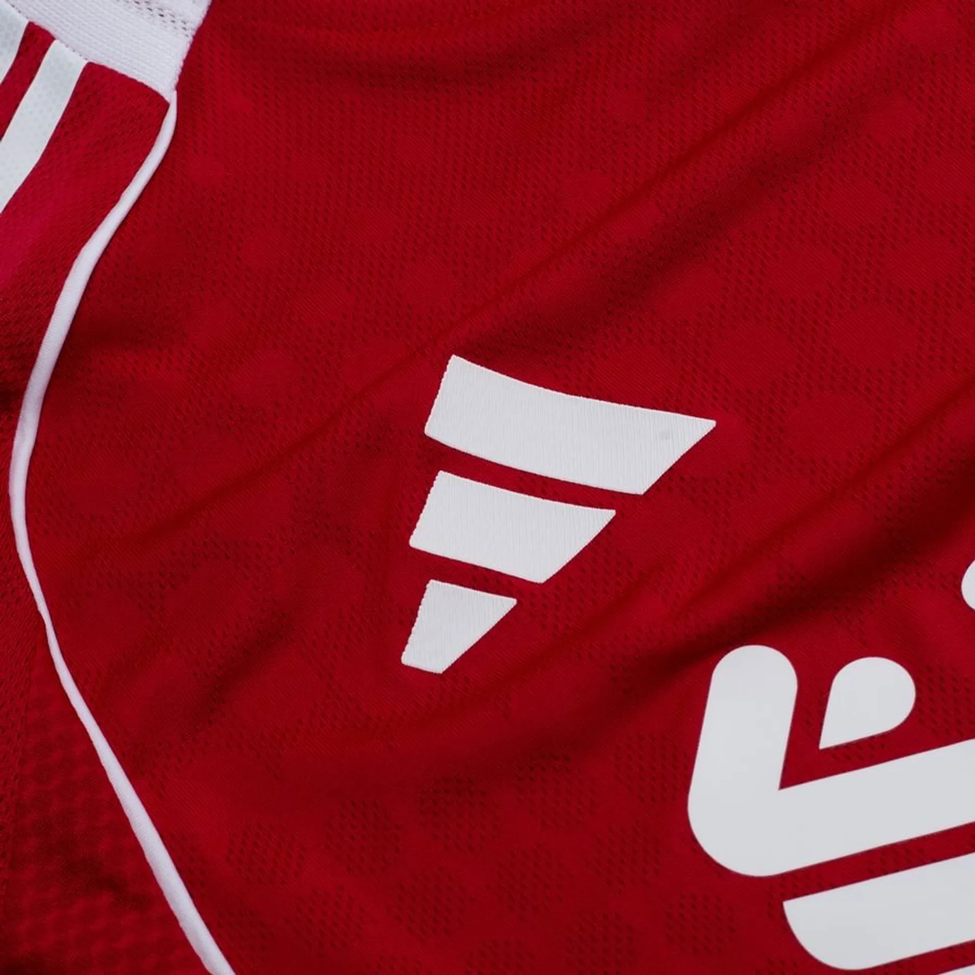 Liverpool home shirt 2025-26